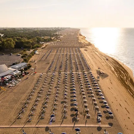 Comfy Seaside Flat Ideal For 5 Guests - Beahost 비비오네