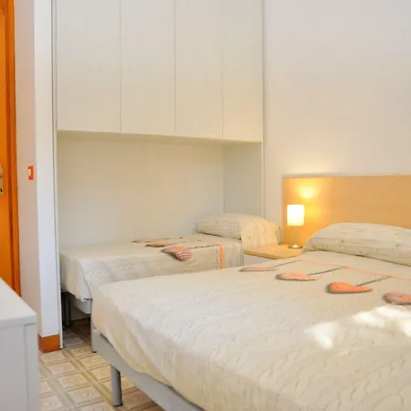 Апартаменты Comfy Seaside Flat Ideal For 5 Guests - Beahost